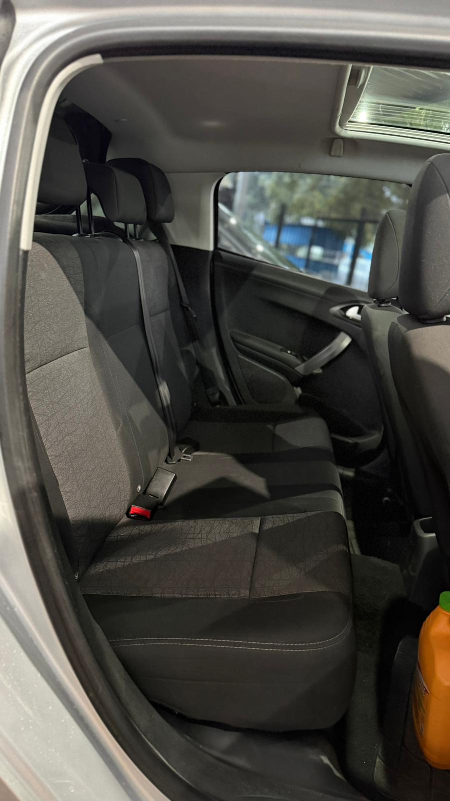 Peugeot 208 foto 11