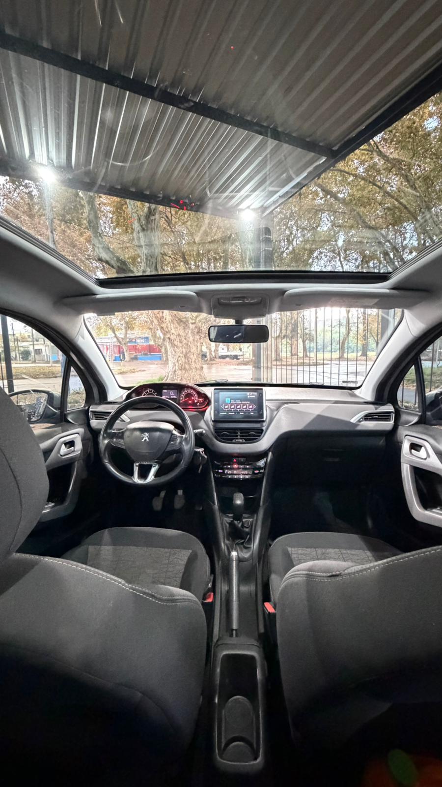Peugeot 208 foto 8