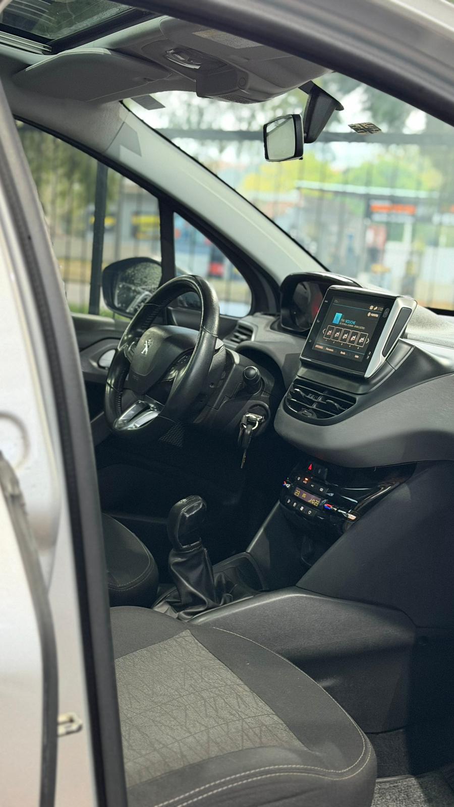 Peugeot 208 foto 7