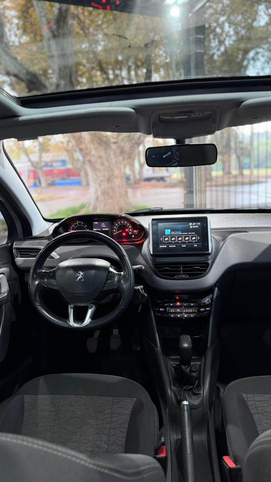 Peugeot 208 foto 9