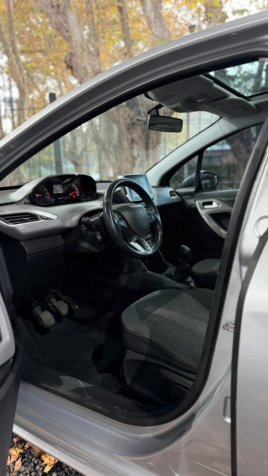 Peugeot 208 foto 10